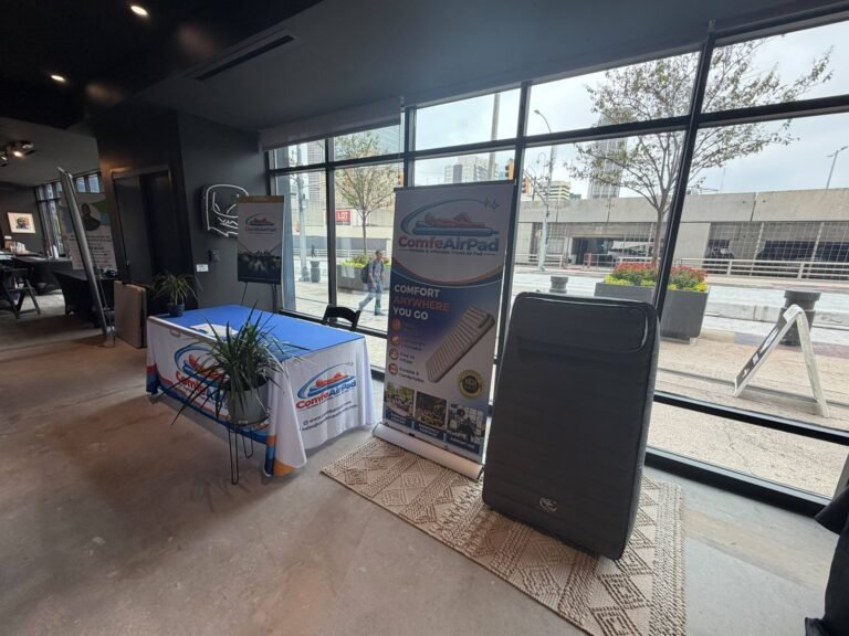 Exhibitor booth with a printed table cover and retractable banners